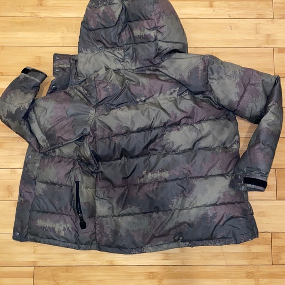 Burton boys coat size small - Picture 3 of 3